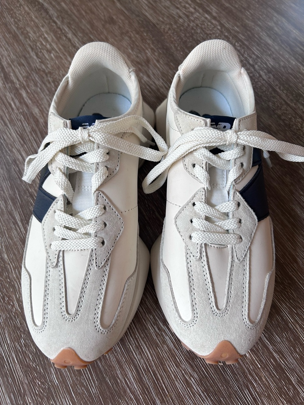 New Balance 327 Women's Sneakers Moonbeam and Navy ~ Size 6.5 - Picture 3 of 8